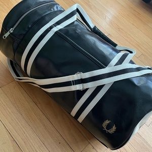 Fred Perry Classic Black Ecru Barrel Weekend Bag